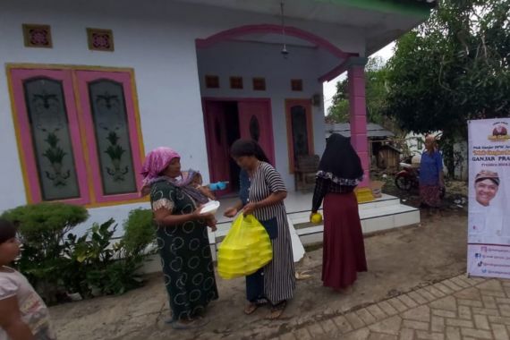 Mak Ganjar Bantu Korban Bencana Angin Puting Beliung di Pasuruan - JPNN.COM