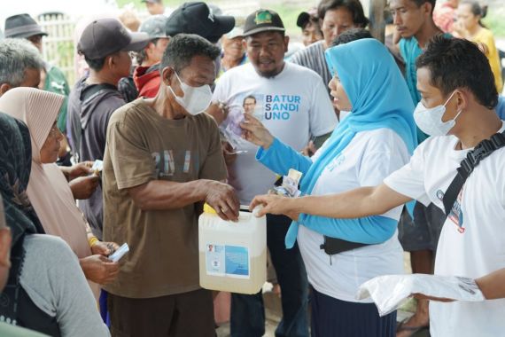 Batur Sandi Uno Bantu Ratusan Nelayan di Indramayu Dapat BBM Murah Untuk Melaut - JPNN.COM