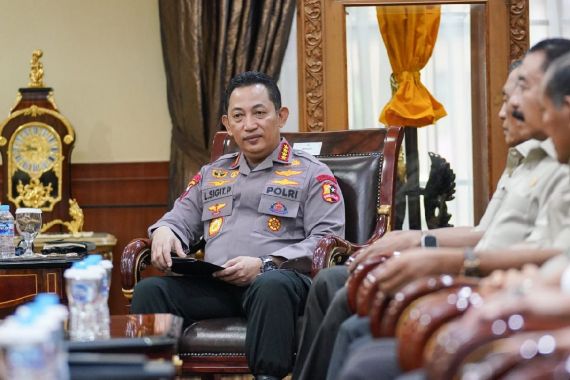Sebagai Adik, Jenderal Sigit Senang Didukung Para Mantan Kapolri Demi Perbaikan - JPNN.COM