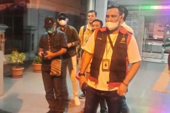 2 Tersangka Korupsi Pengerjaan Jalan Fiktif Ditahan Kejaksaan Negeri Jayapura - JPNN.COM