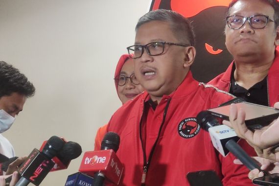 Projo Dukung Prabowo, Hasto Sebut Gerakan Sukarelawan Tergantung Arah Angin - JPNN.COM