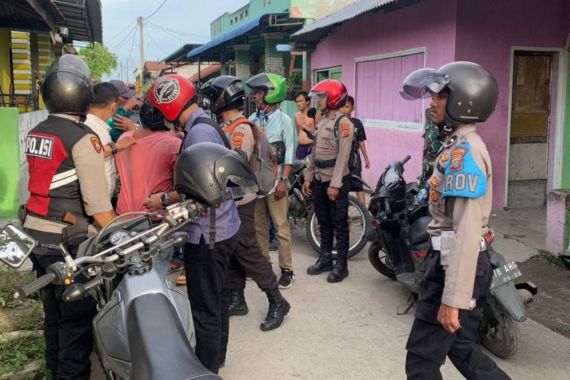 Polisi, TNI, Kepala Lingkungan Gerebek Kampung Narkoba di Belawan - JPNN.COM