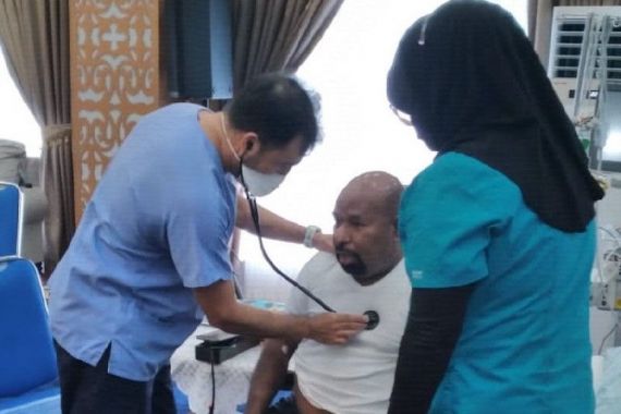 Dokter RS Mount Elizabeth Singapura Kembali Memeriksa Kesehatan Lukas Enembe - JPNN.COM