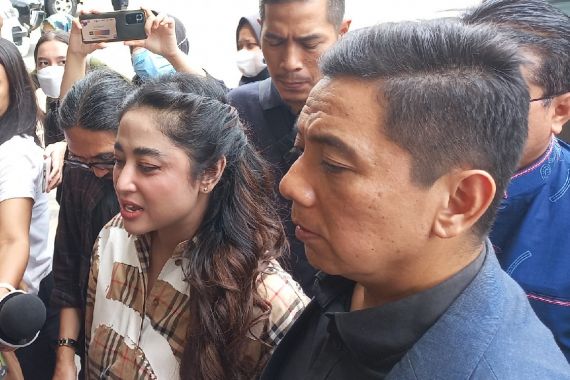 Dewi Perssik Maafkan Netizen yang Menghujatnya, Tetapi... - JPNN.COM