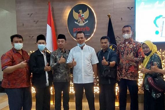 Formasi PPPK 2022 Habis, Ketum PTKNI Serukan Guru Honorer Menyurati Presiden, Isinya Sama - JPNN.COM