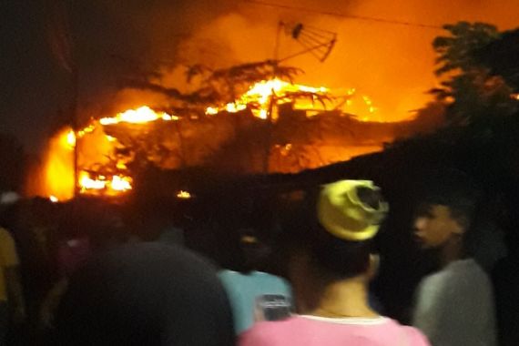 Kebakaran Terjadi di Kantor Disdik Riau, Kapolsek Sukajadi Beri Penjelasan - JPNN.COM