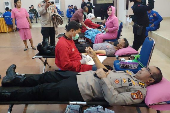 Rayakan Ultah, Satbrimob Polda Sultra Gelar Aksi Donor Darah - JPNN.COM