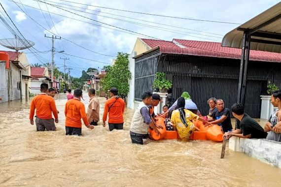Banjir Terjang Labura dan Asahan, Ribuan Warga Terdampak, Sejumlah Sekolah Diliburkan - JPNN.COM