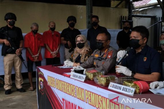 Penampakan 3 Kilogram Sabu-Sabu dan 948 Butir Ekstasi - JPNN.COM