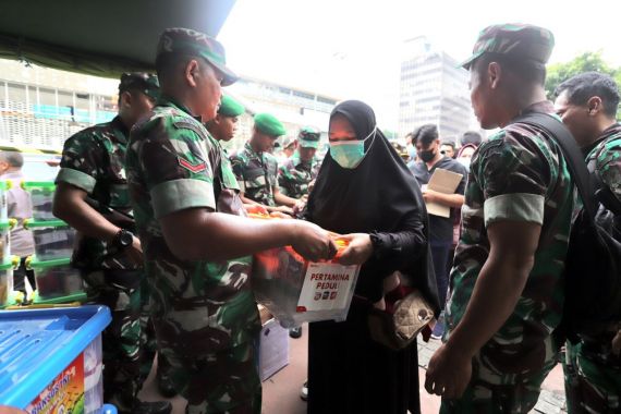 Dukung Kemanunggalan TNI dengan Masyarakat, Pertamina Bagikan 5 Ribu Paket Sembako - JPNN.COM