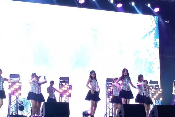 JKT48 Tampilkan Lagu Fortune Cookie Yang Mencinta, 'Kameha-Meha' Menggema - JPNN.COM
