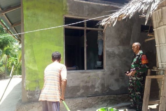 TMMD di Maluku Barat Daya, TNI Memperbaiki 21 Rumah Tidak Layak Huni - JPNN.COM
