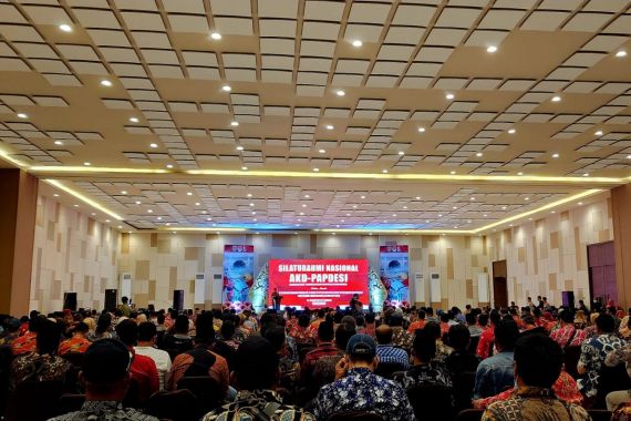 Di Hadapan Sekjen PDIP, Kepala Desa Sampaikan Ingin Masa Jabatan 9 Tahun 2 Periode - JPNN.COM