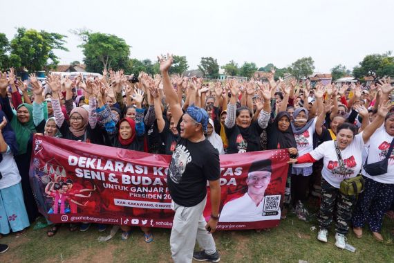 Ribuan Orang di Karawang Dukung Ganjar Pranowo di Pilpres 2024 - JPNN.COM