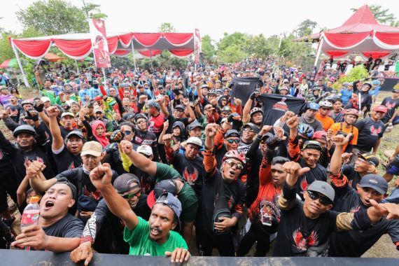 Ribuan Warga Desa di Lumajang Sepakat Dukung Ganjar Maju di Pilpres 2024 - JPNN.COM