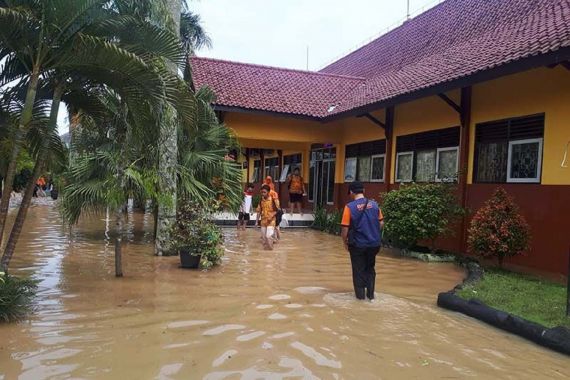 Khusus Bagi Warga Jateng, Waspadai Banjir Bandang dan Hujan Es - JPNN.COM
