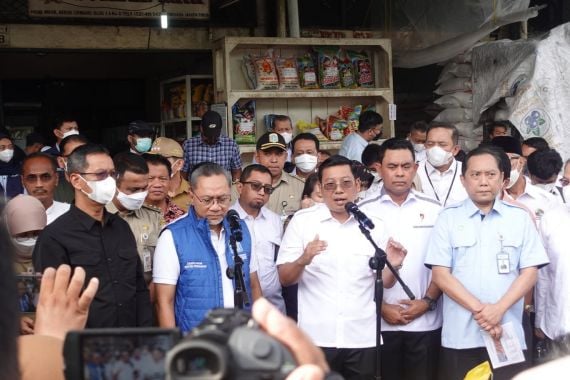 Kendalikan Inflasi Pangan, NFA Pastikan Stok & Harga Beras di Pasar Induk Cipinang Aman - JPNN.COM