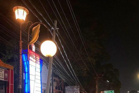 Lampu Hias Sering Dicuri, Pemkot Palembang Lakukan Ini - JPNN.COM