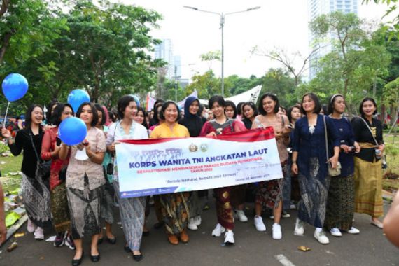 Cegah Paham Radikal, Korps Wanita TNI AL Ikuti Parade Budaya Nusantara - JPNN.COM