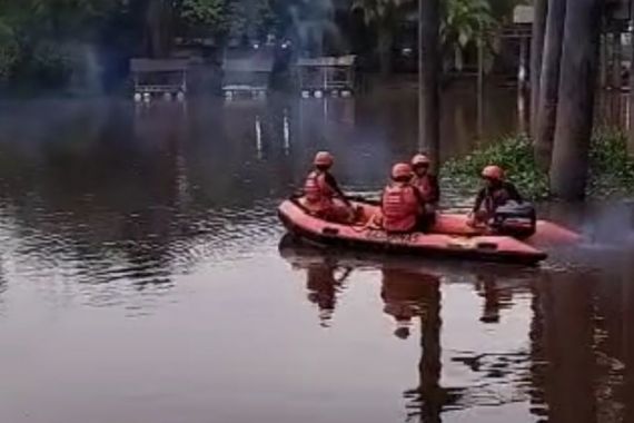 Rivaldi Tak Kunjung Muncul saat Mandi di Sungai, Basarnas Langsung Bergerak - JPNN.COM
