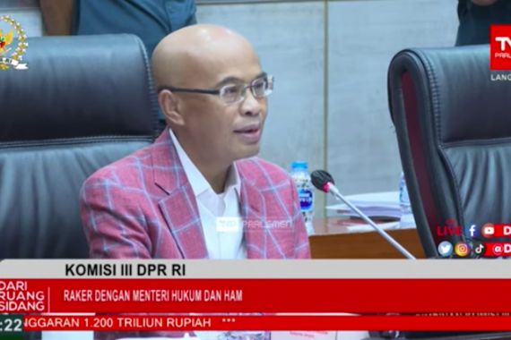 Dua Menteri Mangkir Raker, Komisi III DPR Tunda Pembahasan RUU Ratifikasi Ekstradisi Buronan - JPNN.COM