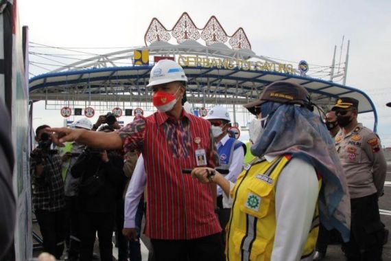 Ganjar Pranowo Sebut Tol Semarang-Demak Mulai Beroperasi Libur Nataru, Gratis - JPNN.COM