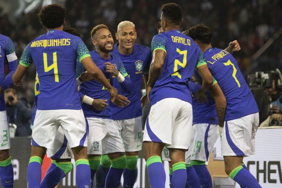 Masuk Skuad Piala Dunia 2022, Bintang Brasil Ini Langsung Melamar Kekasihnya - JPNN.COM