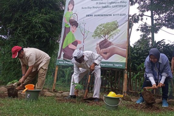 YAPELH Gencar Menanam Pohon Untuk Selamatkan Lingkungan - JPNN.COM