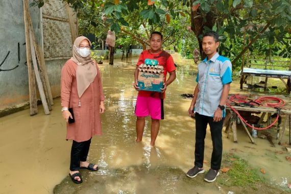 BSI Menyalurkan Bantuan untuk Pengungsi Banjir Aceh Tamiang  - JPNN.COM