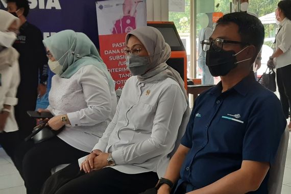 Menaker Buka-bukaan soal Alasan Penyaluran BSU lewat Pos Indonesia, - JPNN.COM