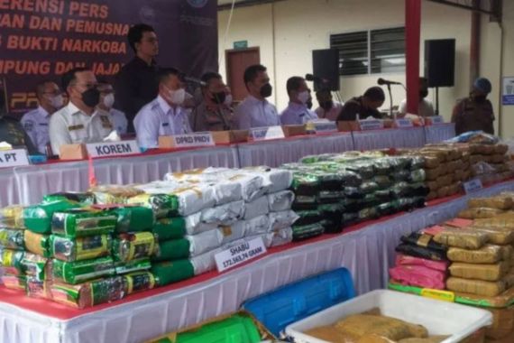 Penampakan 171,5 Kilogram Sabu-Sabu & 310 Kg Ganja, Edan - JPNN.COM