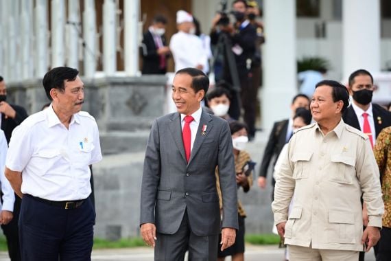 Presiden Jokowi Kembali Bicara Sosok Calon Pemimpin Berambut Putih, Sebut Nama Prabowo - JPNN.COM