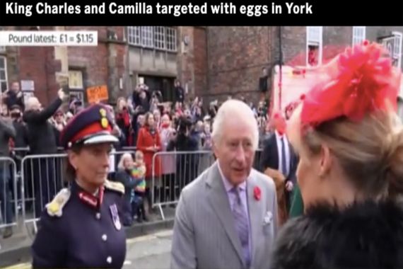 Ups, Raja Charles III dan Ratu Camilia Dilempari Telur saat Kunjungan Kerja - JPNN.COM