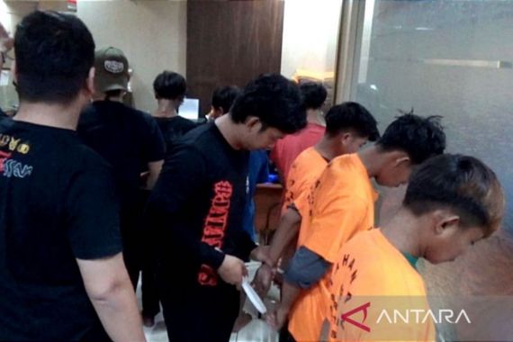 9 Remaja Serang Warung Kopi, Ternyata di Dalam Ada Kasat Reskrim, Begini Akhirnya - JPNN.COM