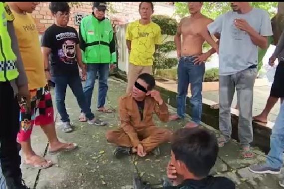 2 Pria Tepergok Mesum di Kamar Mandi Masjid, 1 Pegawai Honorer, Pengakuannya Bikin Bergeleng - JPNN.COM