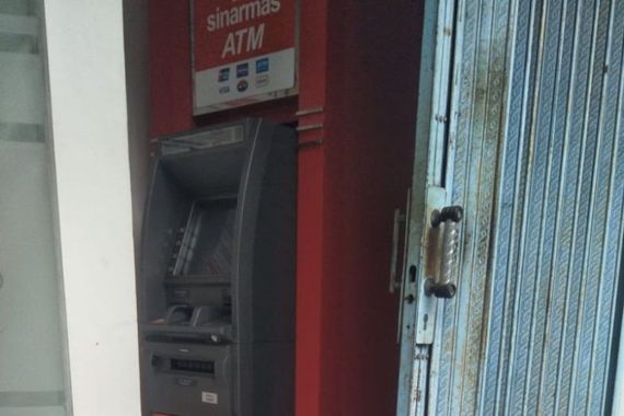 Polisi Buru Pembobol ATM Bank Sinarmas di Duren Sawit - JPNN.COM