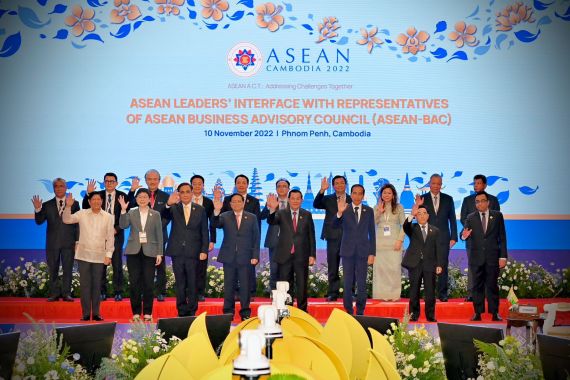 Meski ASEAN Duduki Ekonomi Ke-5 Dunia, Jokowi Tetap Sampaikan Hati-hati - JPNN.COM