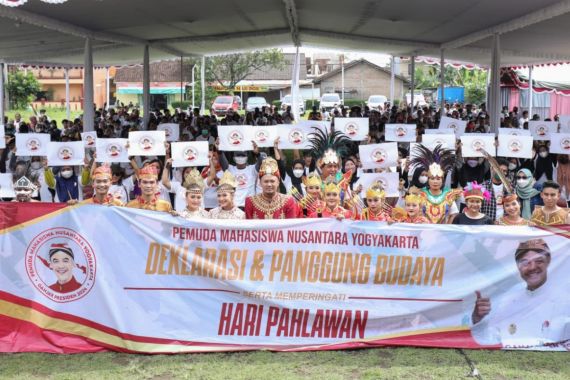 Di Momen Hari Pahlawan, Ribuan Pemuda di DIY Dukung Ganjar Jadi Presiden - JPNN.COM
