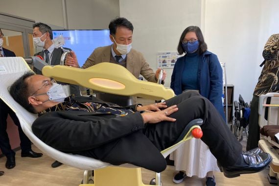 Kunjungi Jepang, Delegasi Kemensos Pelajari Alat Bantu Penyandang Disabilitas yang Supercanggih - JPNN.COM
