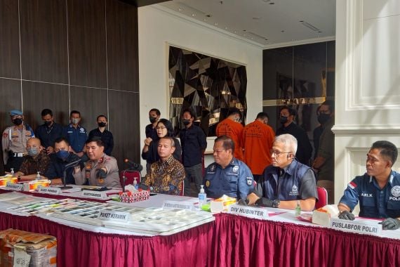 2 WNA Ini Bernasib Malang, Dijanjikan Pekerjaan di Indonesia, Ujungnya Ditangkap Polisi - JPNN.COM