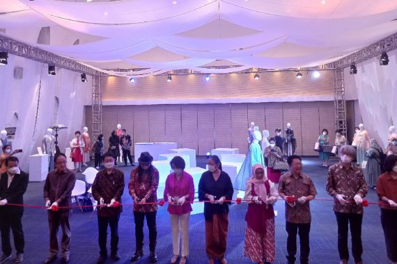 Intip Pameran Kolaborasi Batik Indonesia di Atas Kain Sutra Jinju Korea Selatan - JPNN.COM