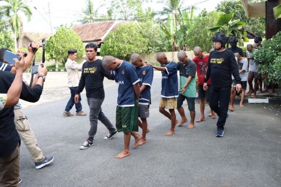 Komplotan Peretas Aplikasi Mobile Banking Ditangkap di Lampung, Lihat Tuh Tampang Mereka - JPNN.COM