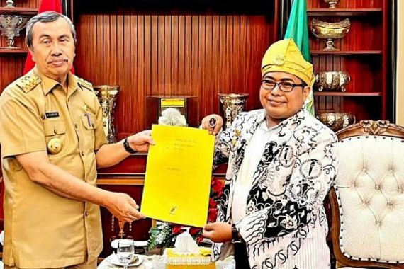 7.297 Guru Honorer Bakal Diangkat PPPK, BKH PGRI: Terima Kasih Pak Gubernur  - JPNN.COM