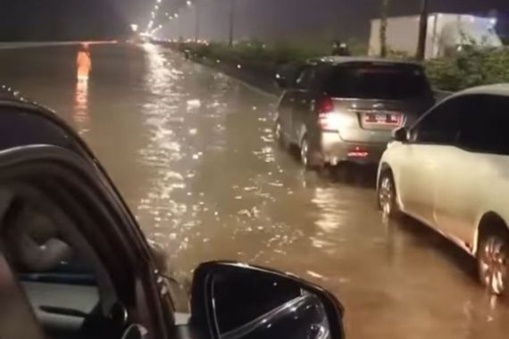 Tol Jakarta-Merak Banjir, Alasan Pihak Pengelola Begini - JPNN.COM