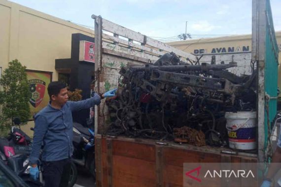 Komplotan Pencuri Kendaraan Lintas Provinsi Ditangkap di Cirebon, Lihat Tuh Barang Buktinya - JPNN.COM
