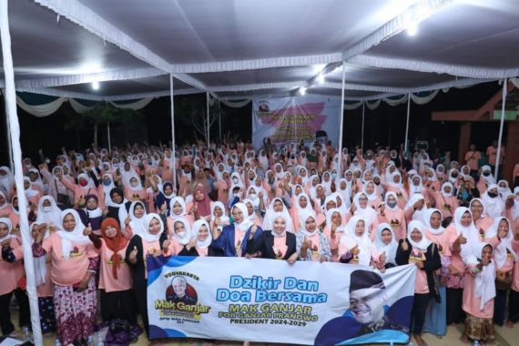 Gelar Doa Bersama, Mak-mak di Gunung Kidul Dukung Ganjar Pranowo Jadi Presiden 2024 - JPNN.COM