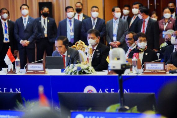 Presiden Jokowi Bahas Ketahanan Pangan dan Keuangan untuk Pastikan Stabilitas di Kawasan ASEAN - JPNN.COM