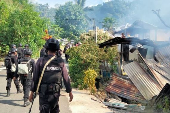 Bentrok Pecah di Kei Besar Maluku Tenggara, Bupati Thaher Angkat Bicara - JPNN.COM