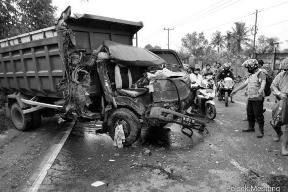 Kecelakaan Beruntun di Muaro Jambi, Lihat Kondisi Dump Truck Ini, Mengerikan - JPNN.COM