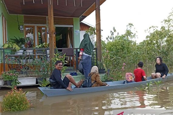 3.612 Rumah Penduduk di Kapuas Hulu Kalbar Terendam Banjir - JPNN.COM